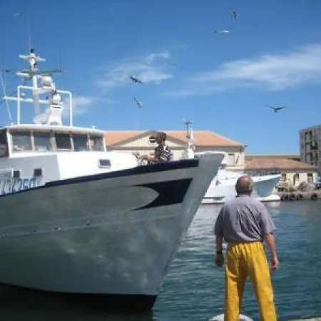 T2 Cabine 35M² Avec Terrasse, Climatisation Et Parking A Sete - Fr-1-472-128 아파트 *