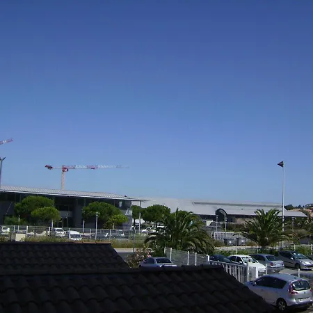 T2 Cabine 35M² Avec Terrasse, Climatisation Et Parking A Sete - Fr-1-472-128 * 세테