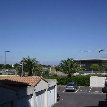 T2 Climatise Avec Terrasse Et Parking A Sete, Proche Et Commerces - Fr-1-472-128