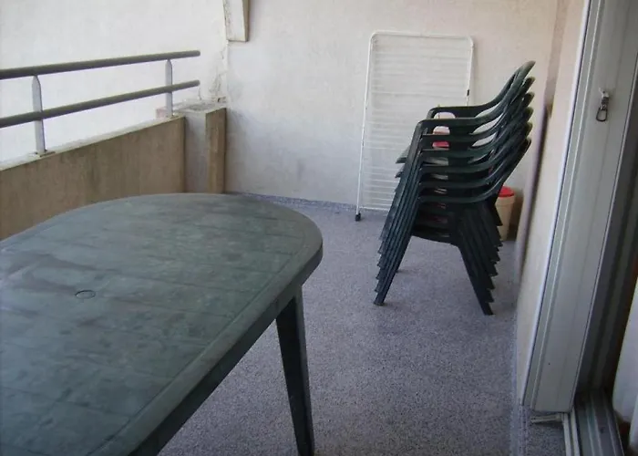 T2 Cabine 35M² Avec Terrasse, Climatisation Et Parking A Sete - Fr-1-472-128 *