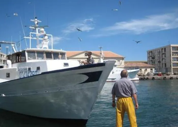 T2 Cabine 35M² Avec Terrasse, Climatisation Et Parking A Sete - Fr-1-472-128 شقة *