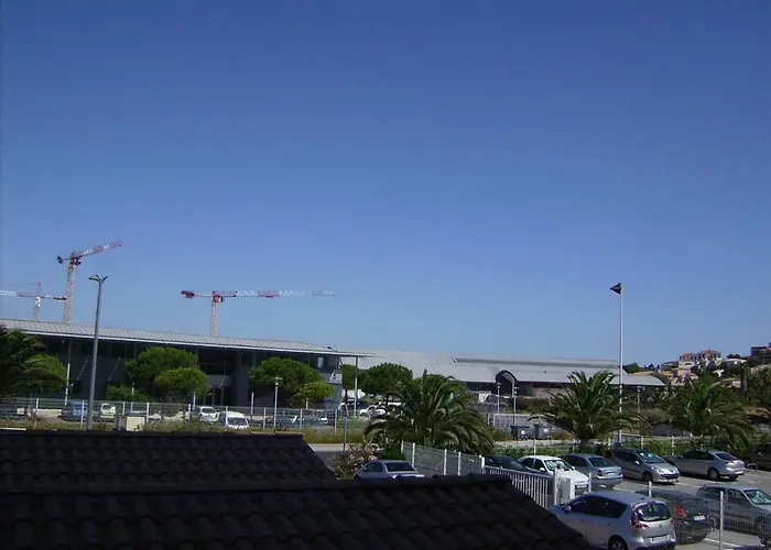 T2 Cabine 35M² Avec Terrasse, Climatisation Et Parking A Sete - Fr-1-472-128 * 세테